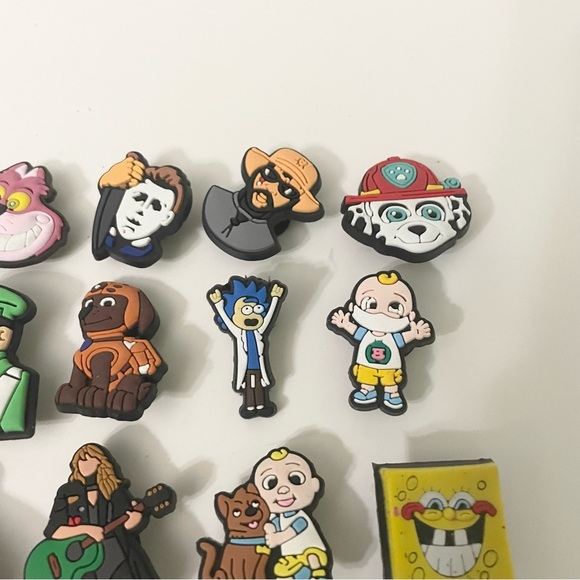Croc Charms Lot of 34 Hello Kitty Jack Skellington Hulk Halloween SpongeBob - Picture 3 of 16